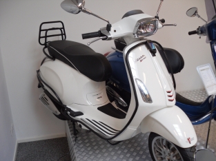 Vespa Sprint Wit Special