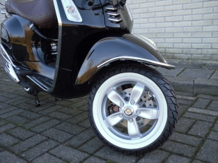 Vespa Primavera Black Special