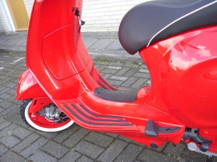 Vespa Primavera Red Devil Special