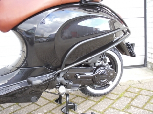 Vespa Primavera Black Vulcano Special