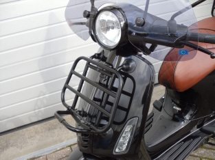 Vespa Primavera Black Vulcano Special