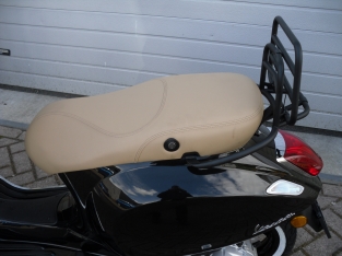 Vespa Primavera Black Retro Special