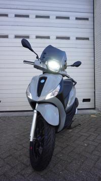 Piaggio Medley Sport 125cc nieuwstaat incl verlengde garantie