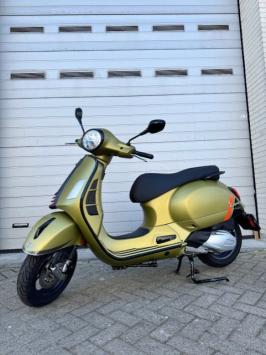 Vespa GTS Super Sport 300 DEMO SCOOTER 20 kilometer