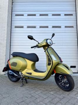 Vespa GTS Super Sport 300 DEMO SCOOTER 20 kilometer